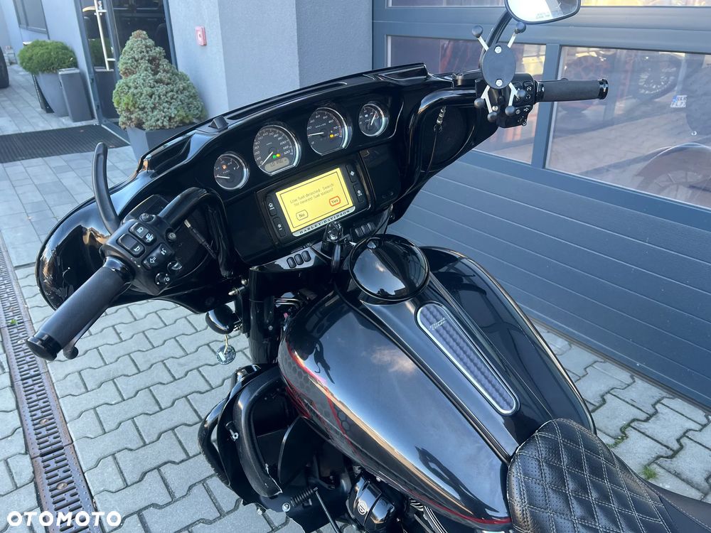 Harley-Davidson Touring Street Glide - 16