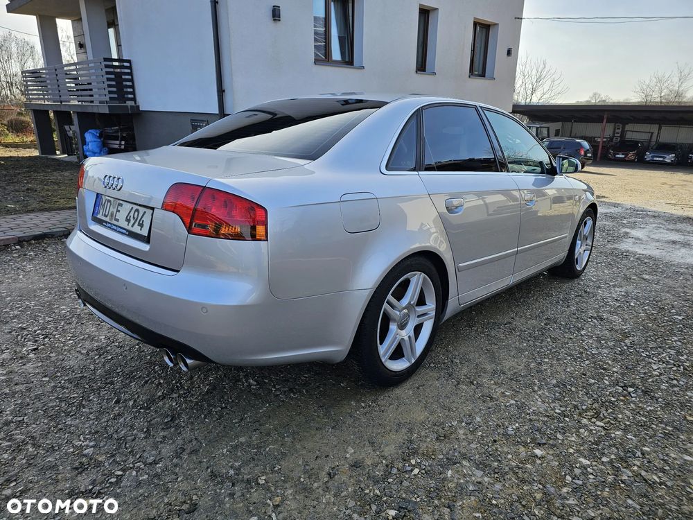 Audi A4 Limousine - 4