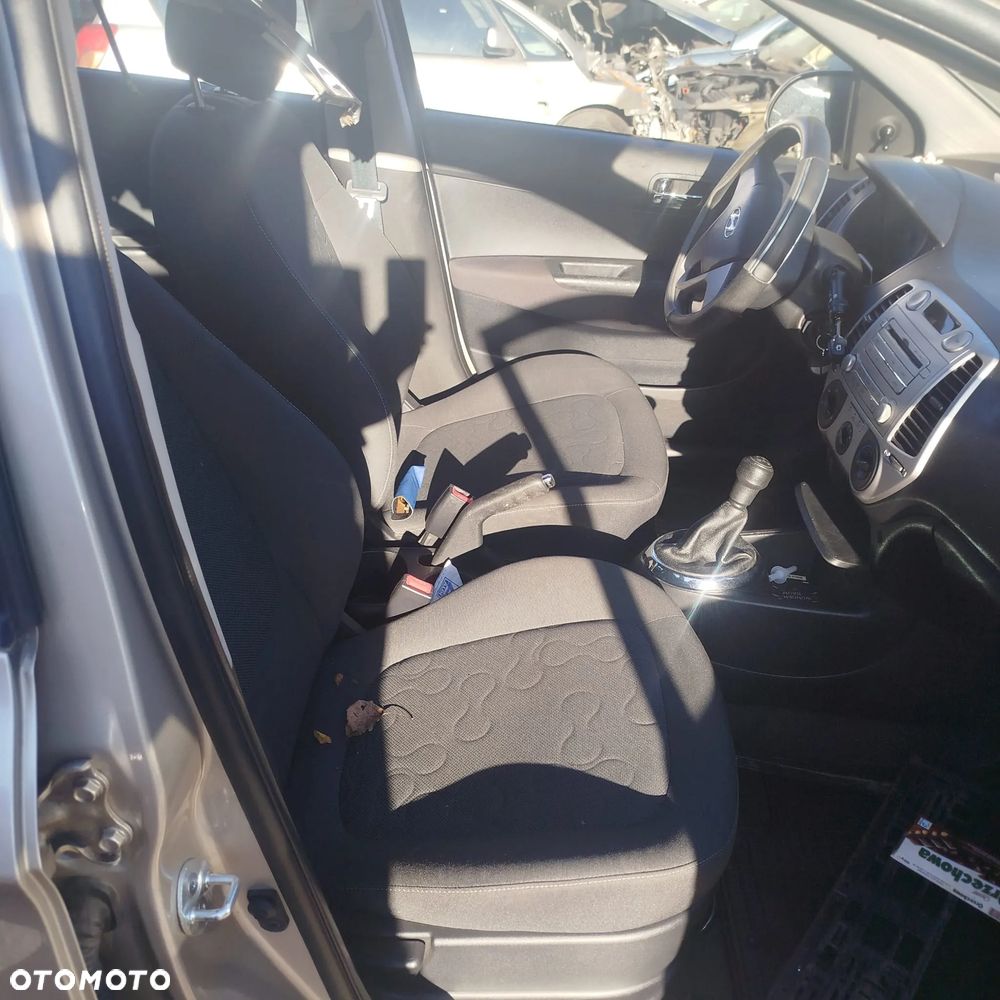Hyundai I20  na części . - 5