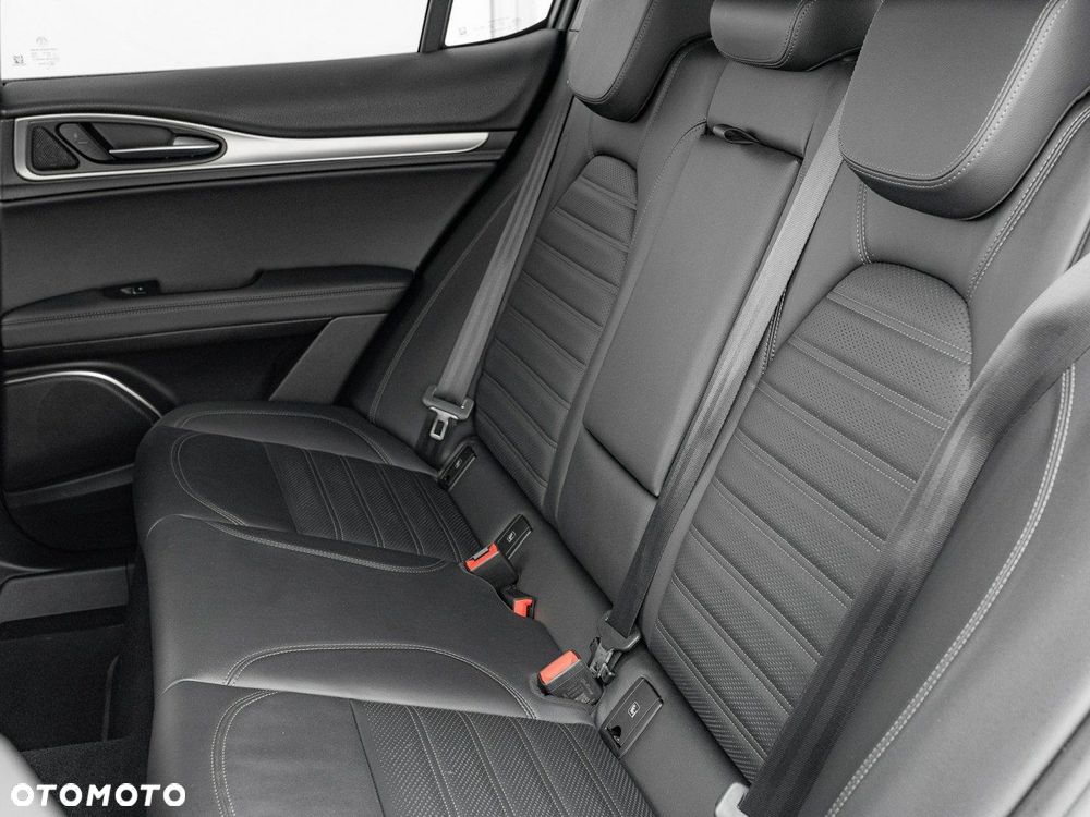Alfa Romeo Stelvio 2.0 Turbo Sprint Q4 - 27