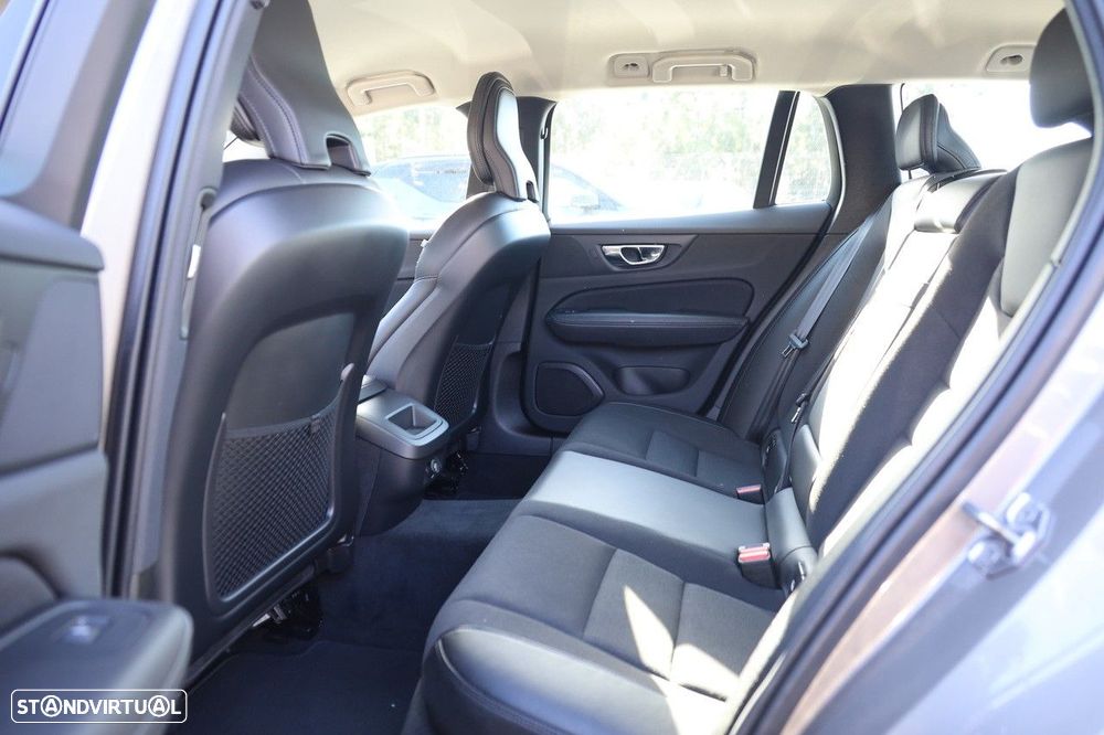 Volvo V60 2.0 D3 Momentum Plus - 7