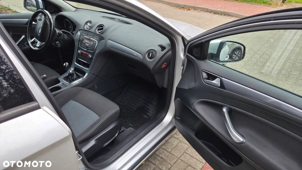 Ford Mondeo 2.0 TDCi Trend - 13