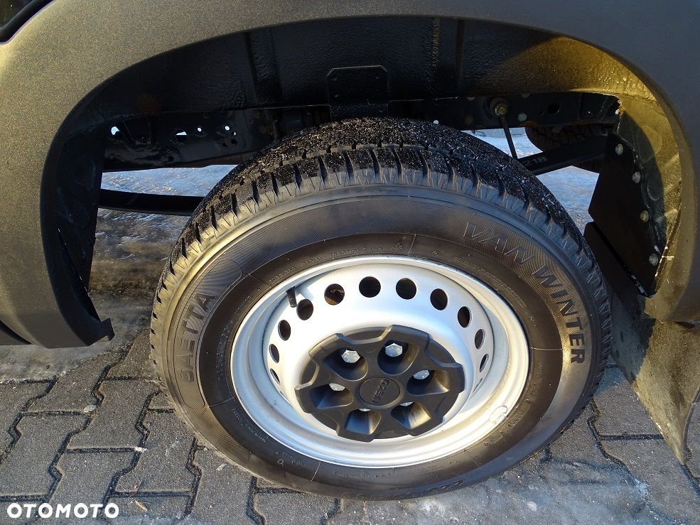Iveco Daily 35S18 L4H2 3.0 180 Hi-MATIC FULL LED Blaszak Furgon UNIKAT!! JAK NOWY!! Salon PL 1 Wł.!! - 25