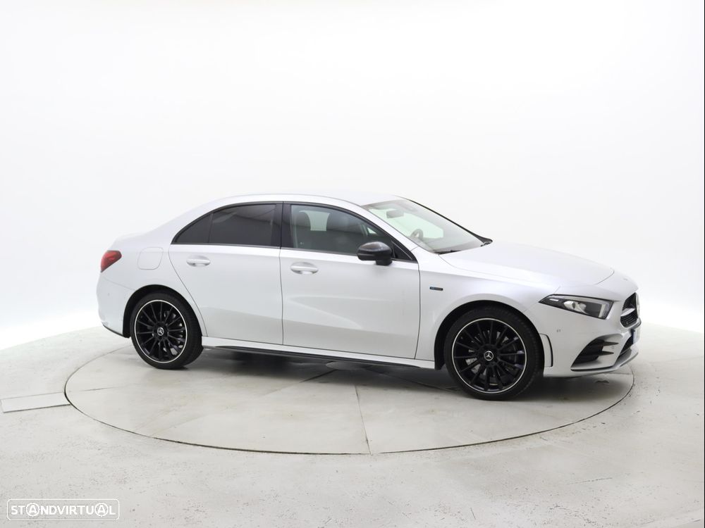 Mercedes-Benz A 250 Limousine e AMG Line - 9