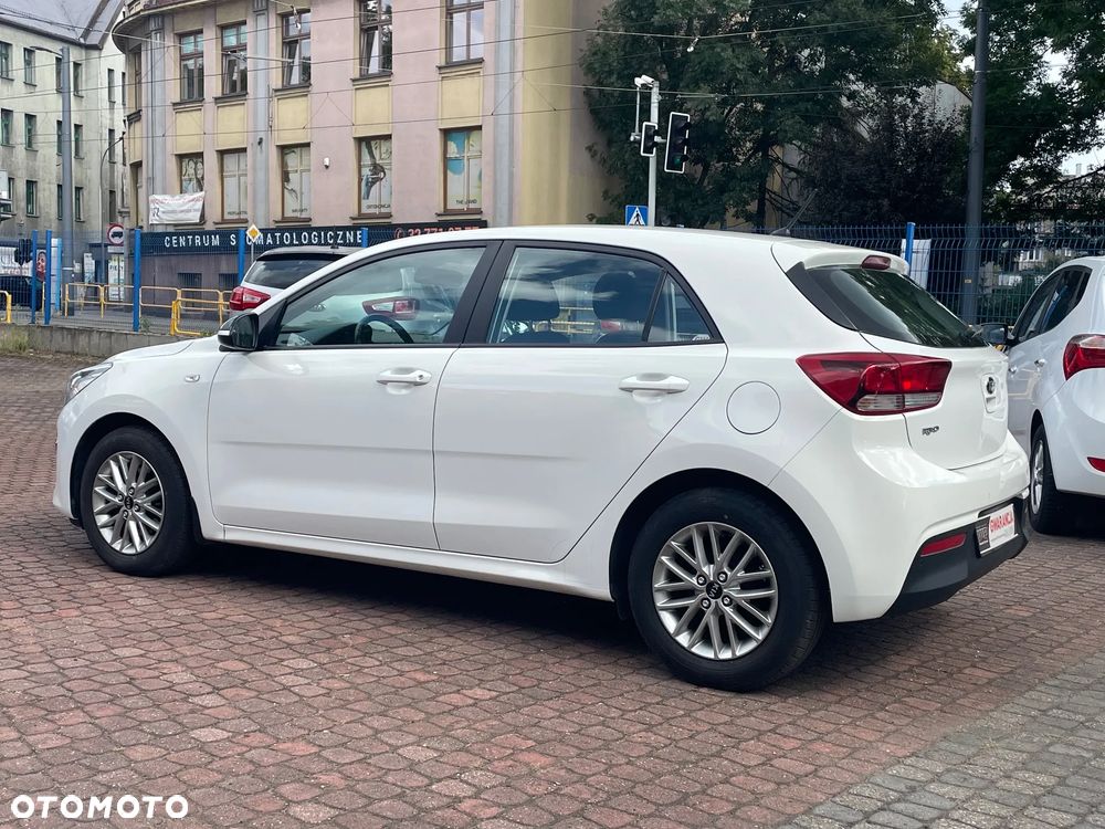 Kia Rio 1.2 L - 4