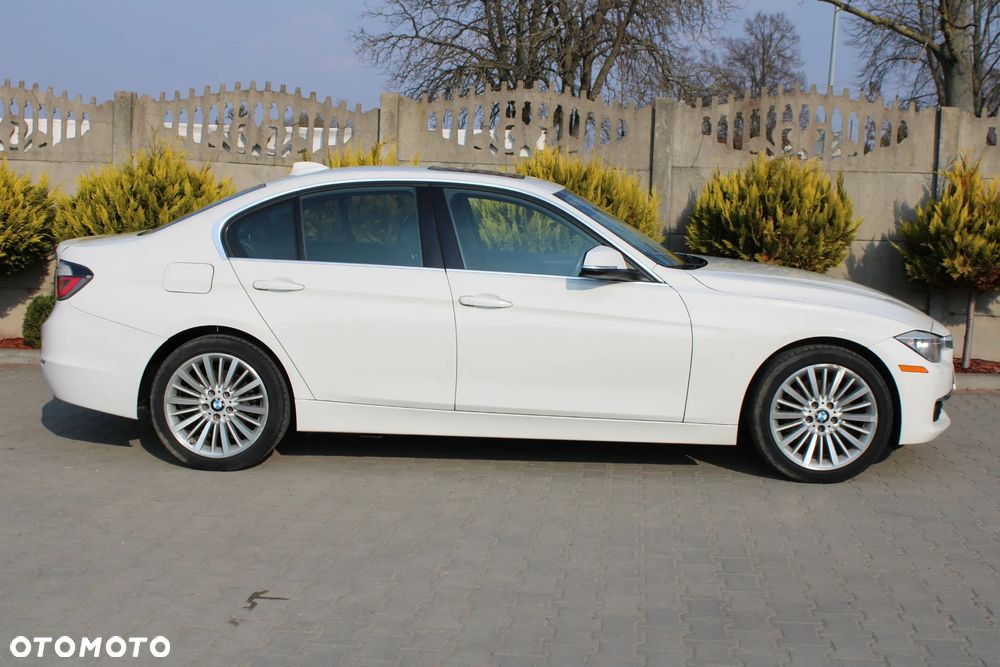 BMW Seria 3 328i xDrive Sport Line - 11