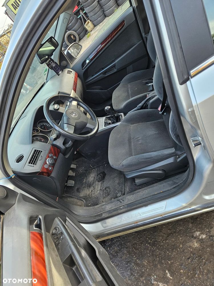 Astra H Kombi 1.9 CDTI Z157 na części - 4