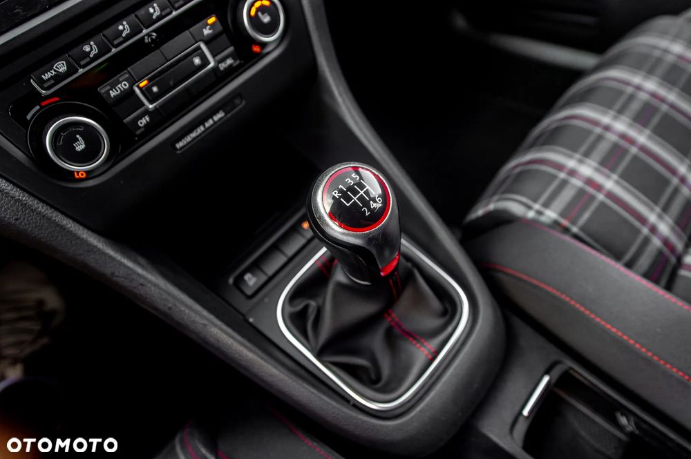 Volkswagen Golf 2.0 TSI GTI - 34