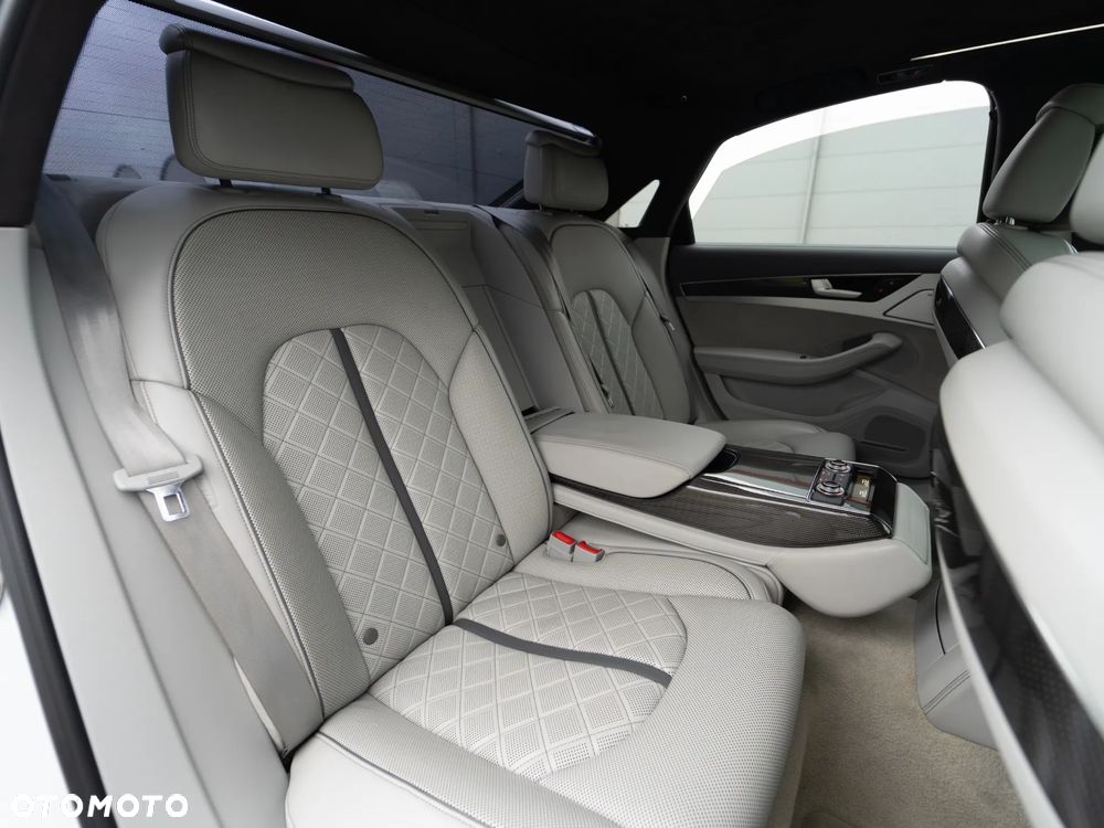 Audi S8 Plus - 20