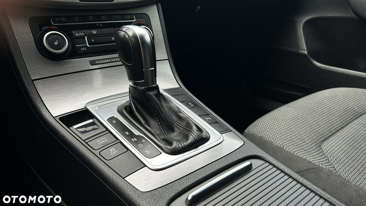 Volkswagen Passat - 14