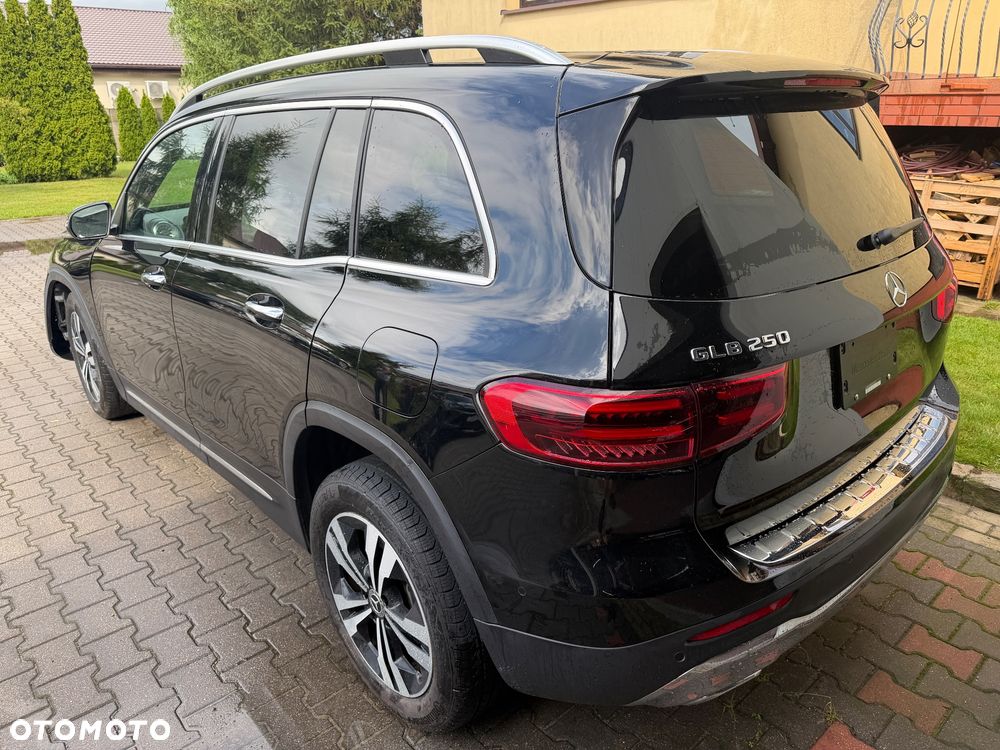 Mercedes-Benz GLB - 4