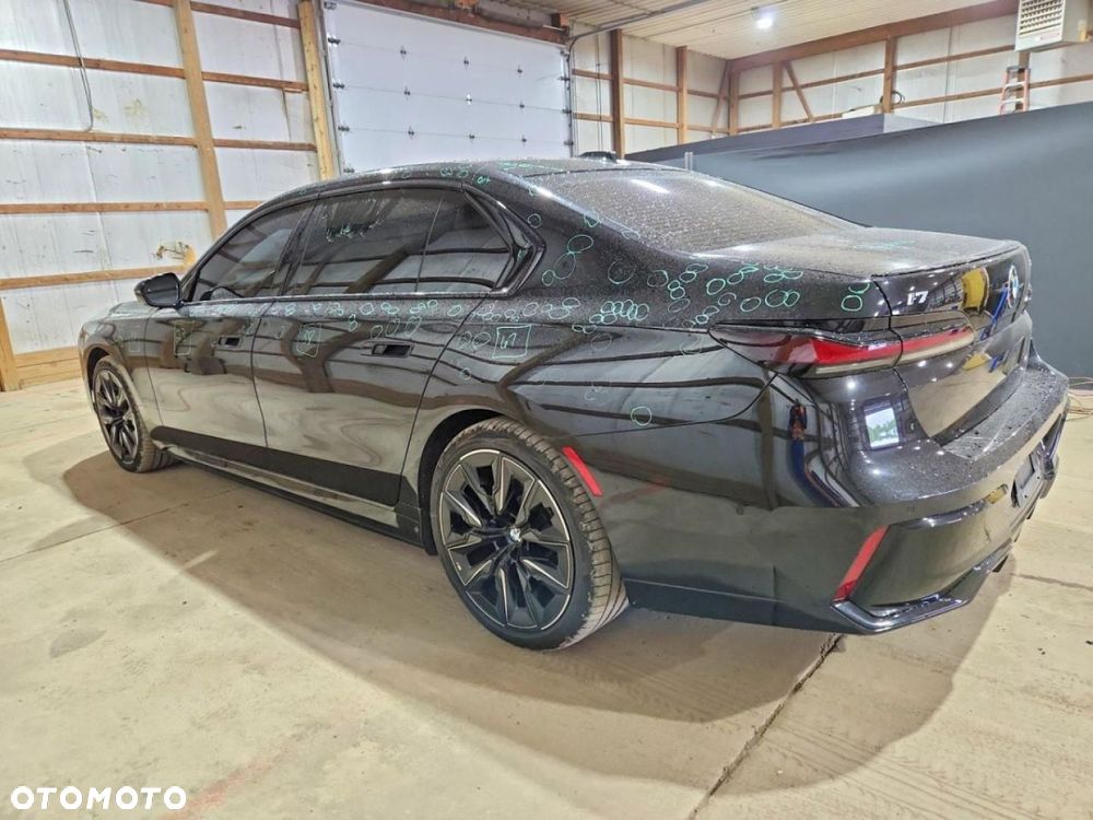 BMW i7 - 4