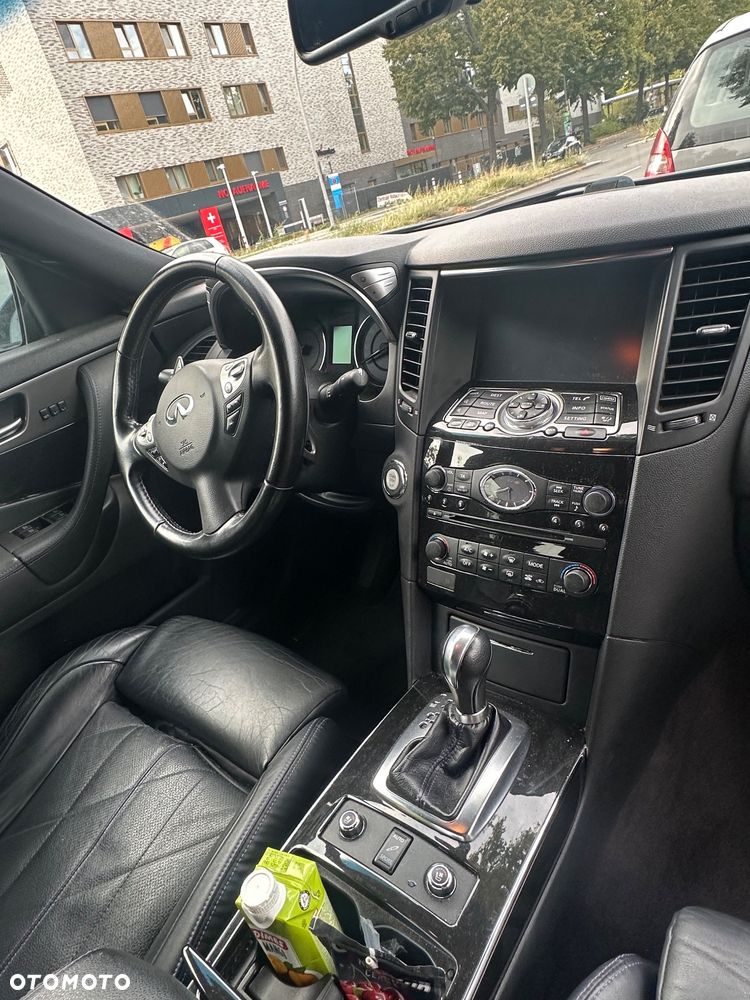 Infiniti QX70 - 10