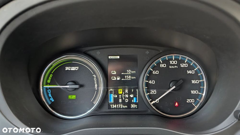 Mitsubishi Outlander 2.0 4WD Top - 24