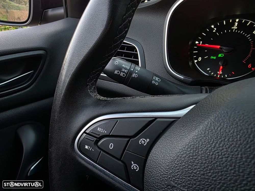 Renault Mégane 1.5 Blue dCi Intens - 9