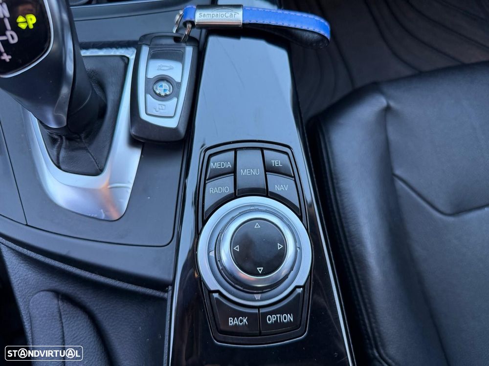 BMW 320 d Line Luxury Auto - 23