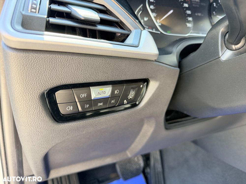 BMW Seria 3 320i AT - 31