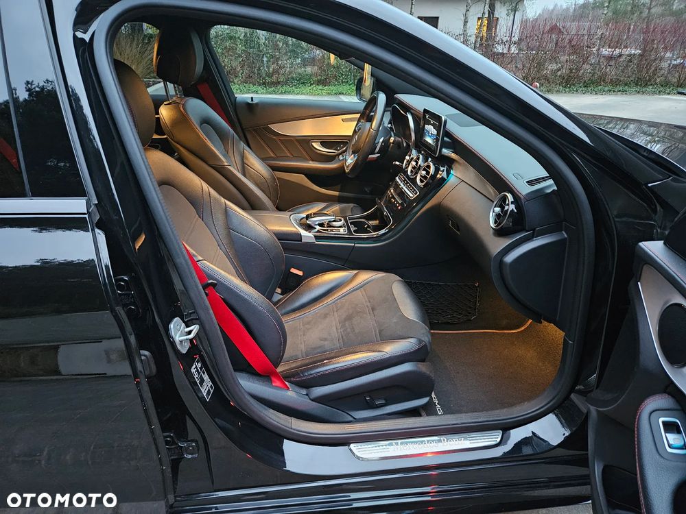Mercedes-Benz Klasa C 450 AMG 4-Matic 7G-TRONIC - 31