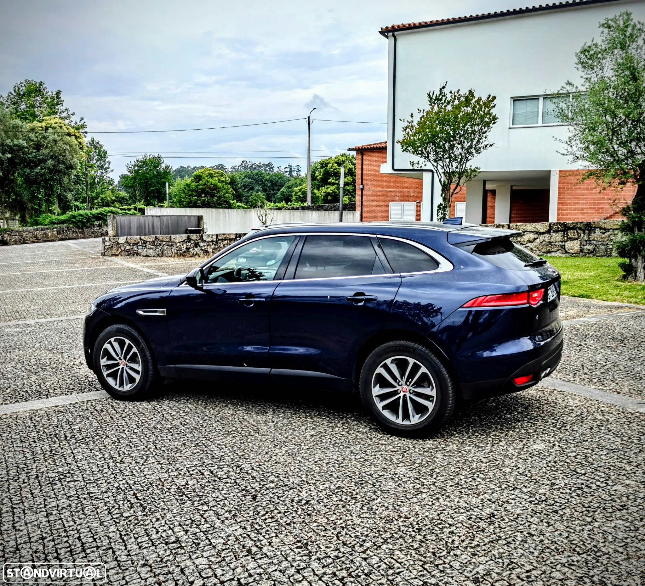 Jaguar F-Pace 2.0 D200 AWD R-Dynamic S - 30