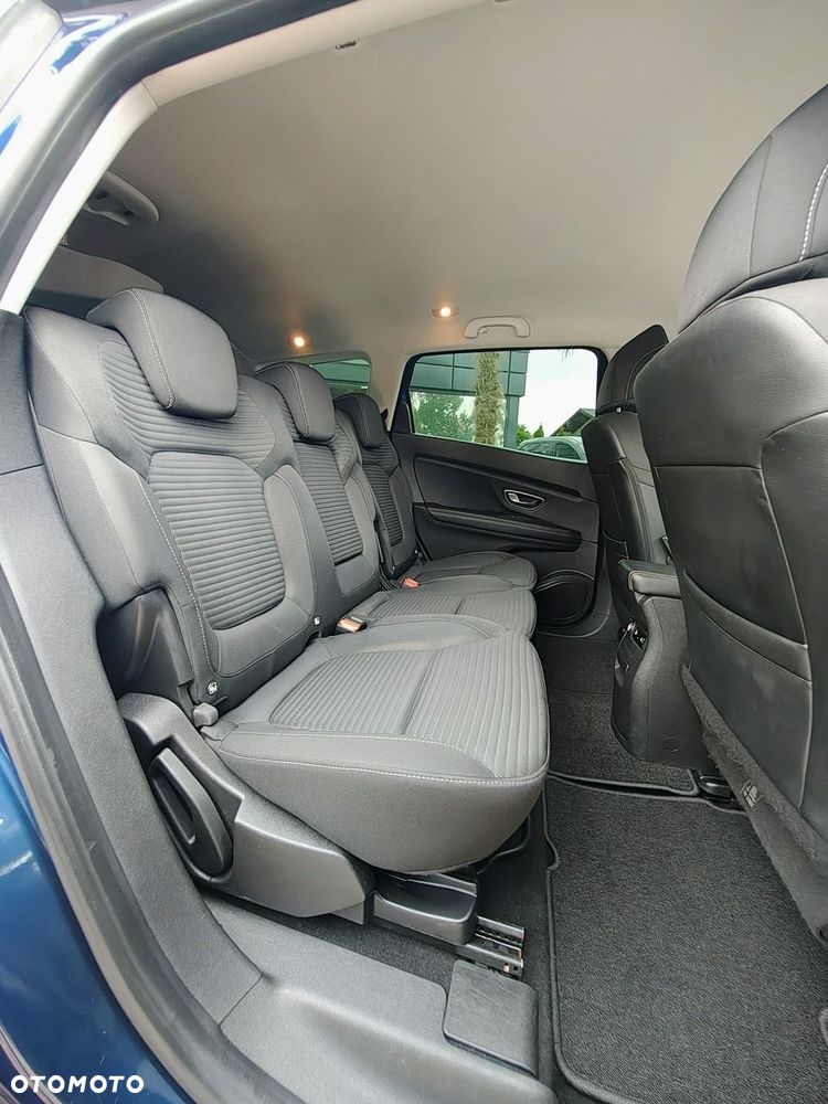 Renault Grand Scenic - 32