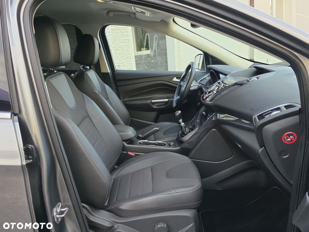 Ford Kuga - 25
