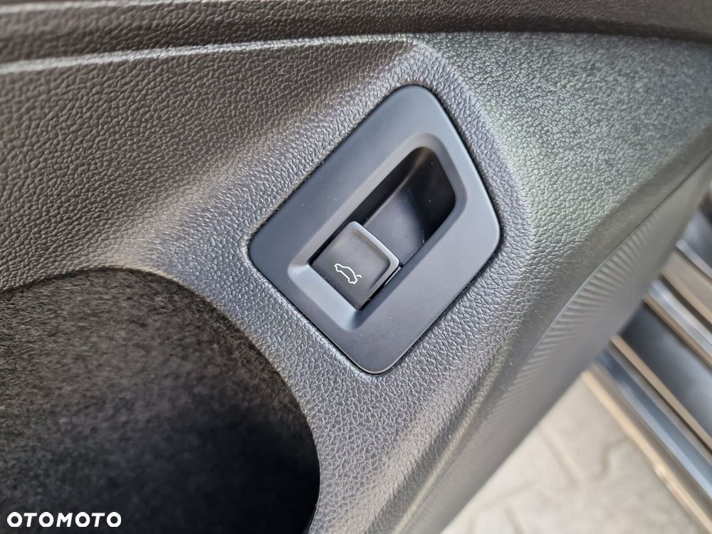 Volkswagen Passat 2.0 TDI SCR Highline - 33