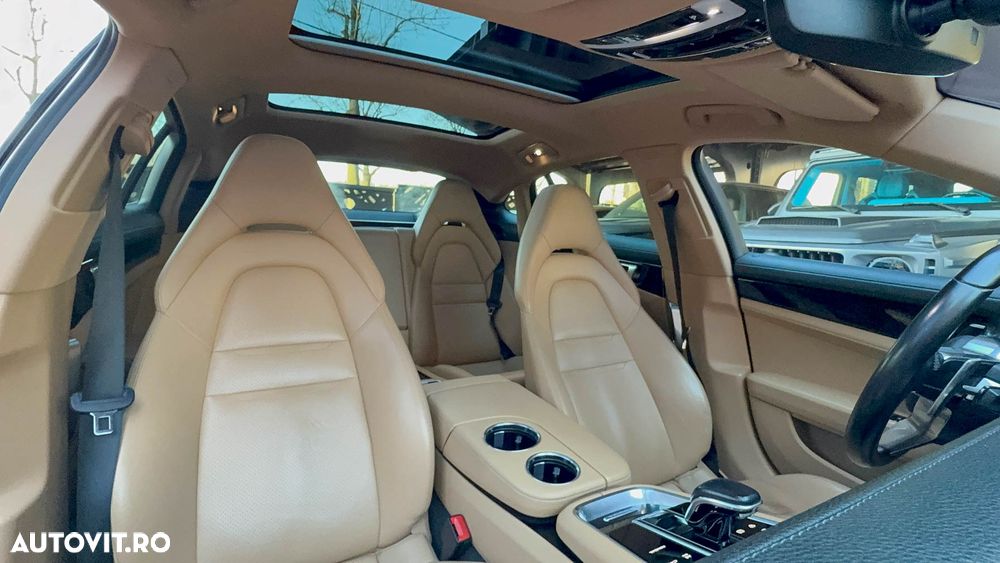 Porsche Panamera 4 - 11
