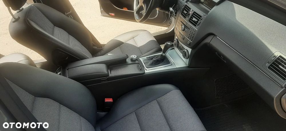 Mercedes-Benz Klasa C 220 CDI DPF Automatik Avantgarde - 25