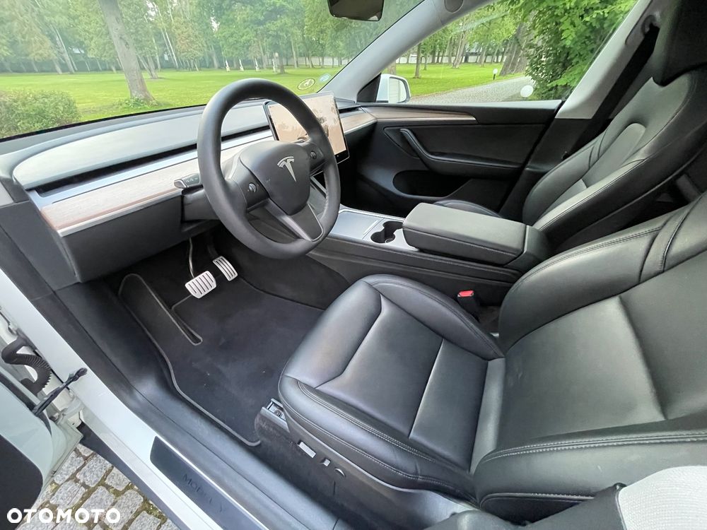 Tesla Model Y - 5
