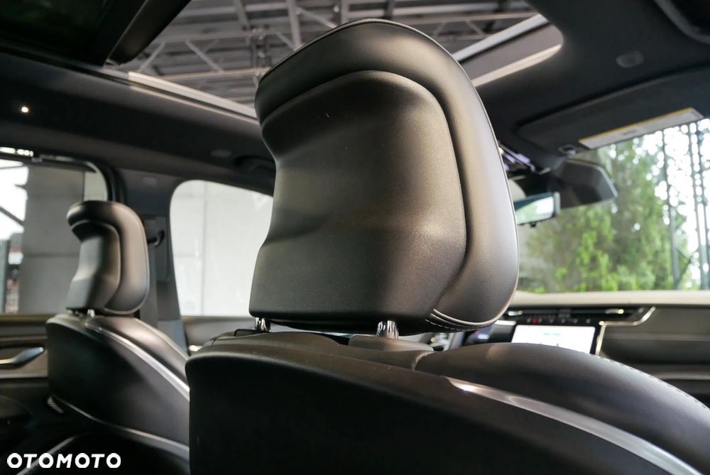 Jeep Grand Cherokee - 26