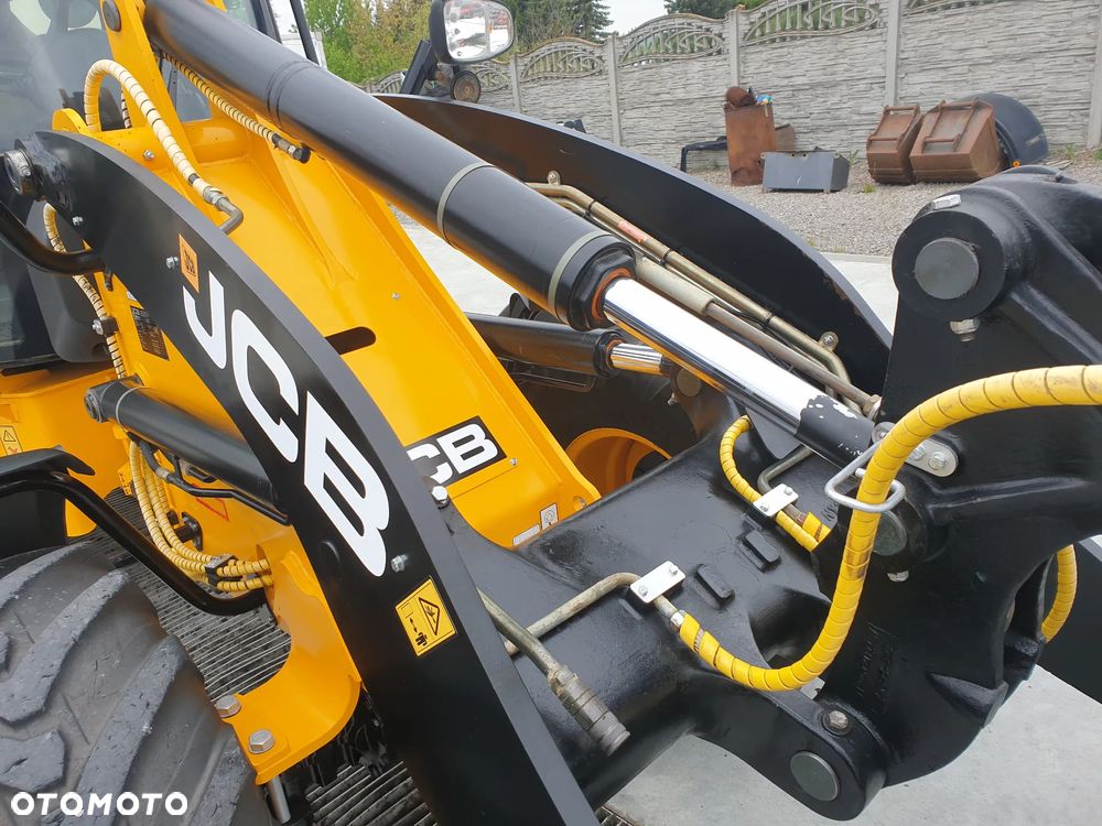 JCB 409 AGRI 40KM/H WIDŁY/ŁYŻKA SPROWADZONA SUPER STAN - 18