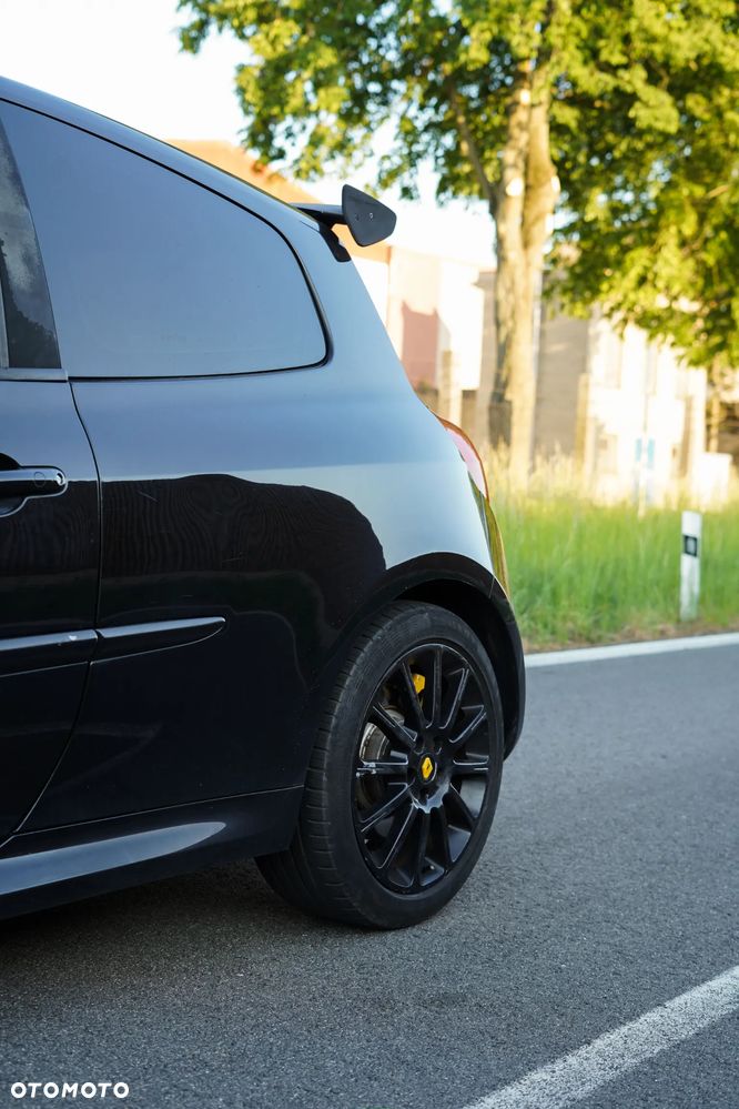 Renault Clio Sport F1-Team R27 - 7