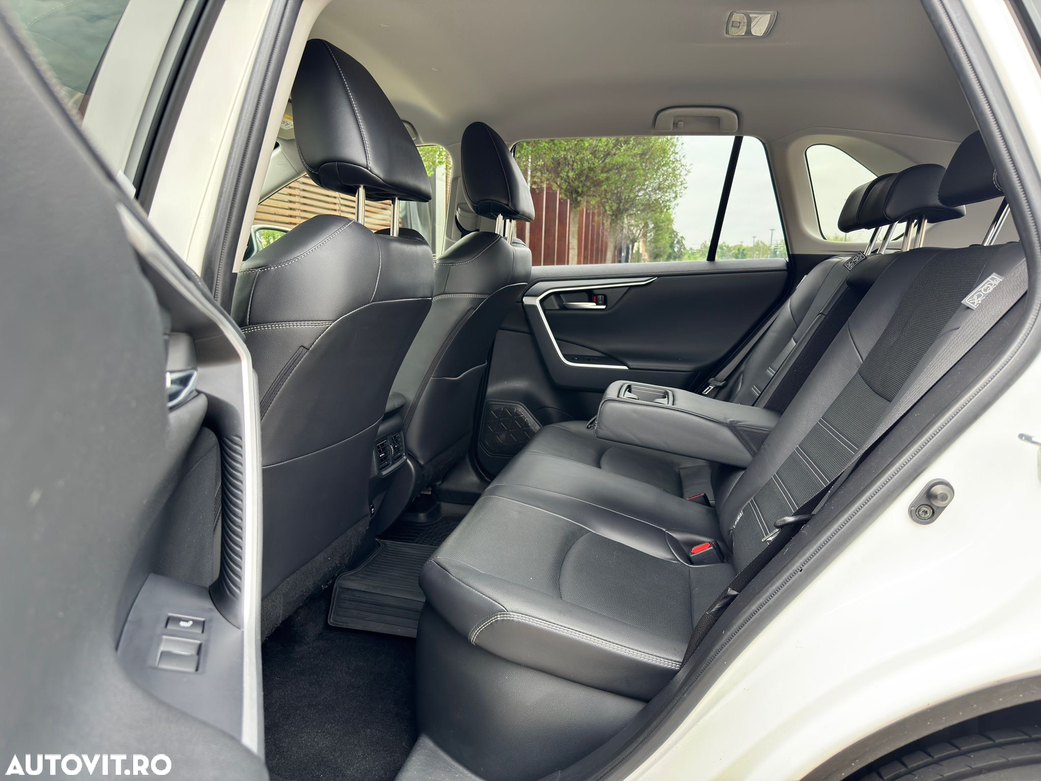 Toyota RAV4 2.5 Hybrid VVT-iE 4x4 Luxury Premium - 11