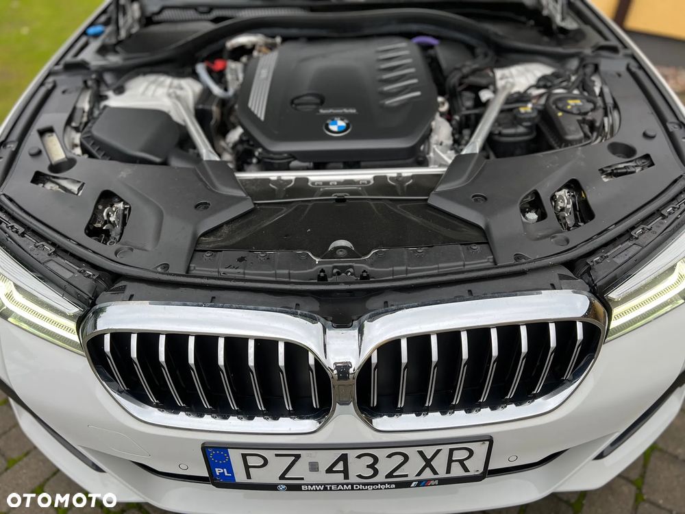 BMW Seria 5 530d xDrive Touring M Sport Edition - 21