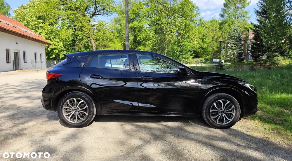 Infiniti Q30 1.5d DCT Premium City Black - 6