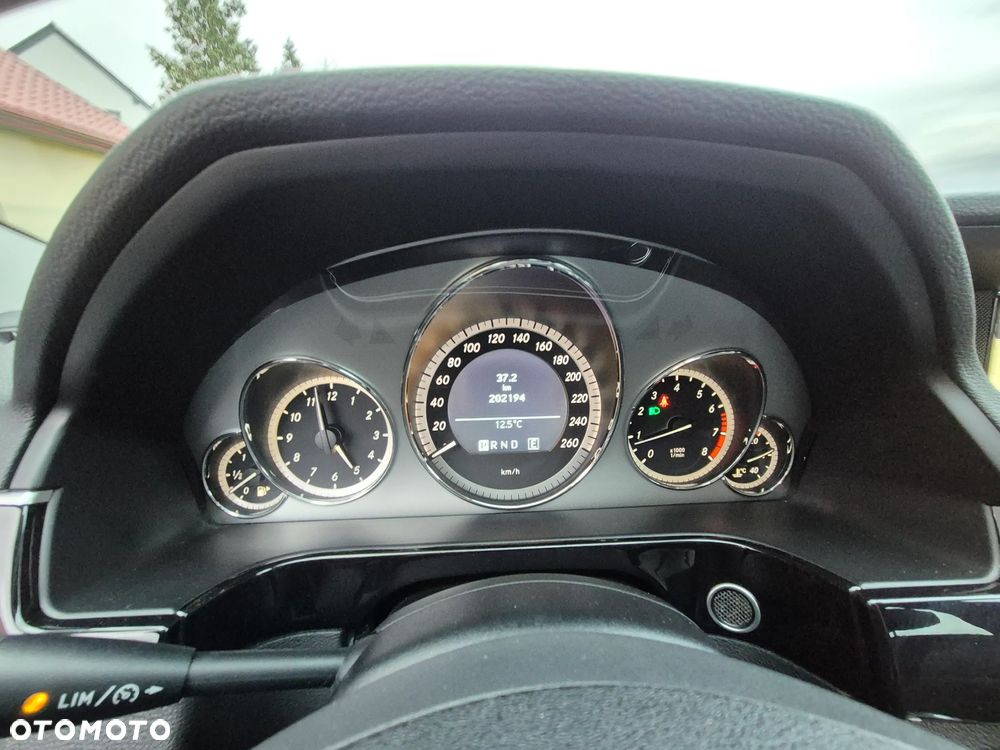 Mercedes-Benz Klasa E 200 CGI BlueEFFICIENCY Automatik Avantgarde - 38