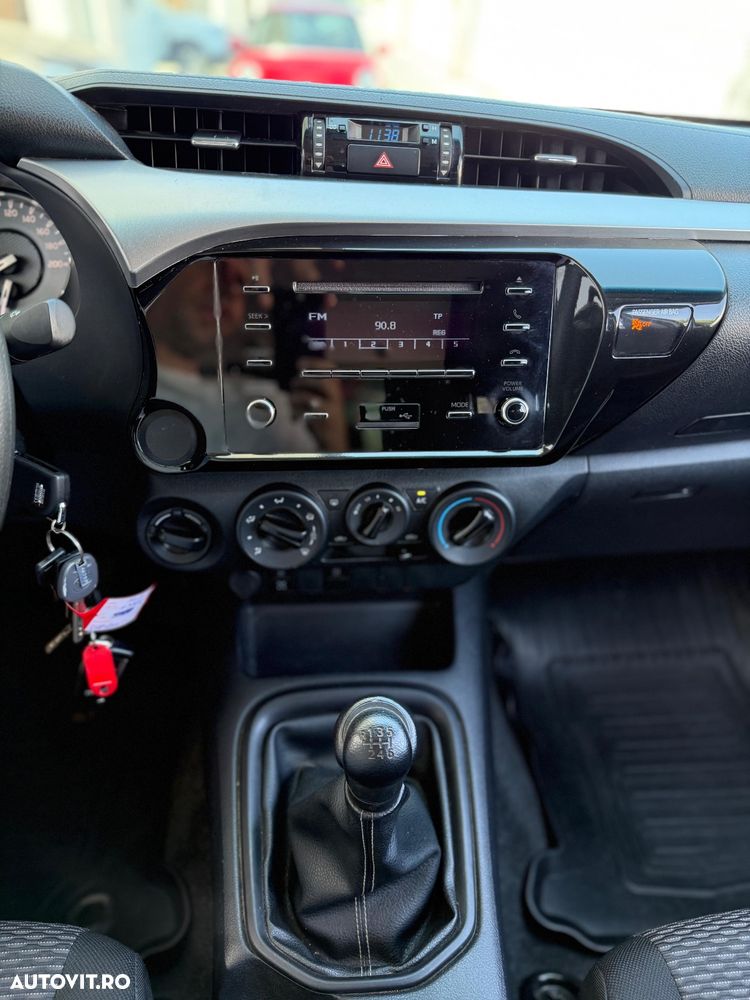 Toyota Hilux 2.4D 150CP 4x4 Double Cab 6MT Comfort - 13
