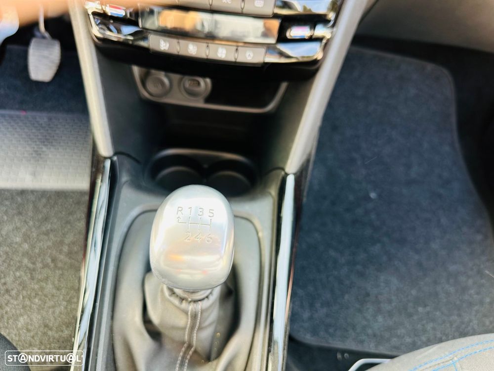 Peugeot 2008 1.2 PureTech Signature - 16