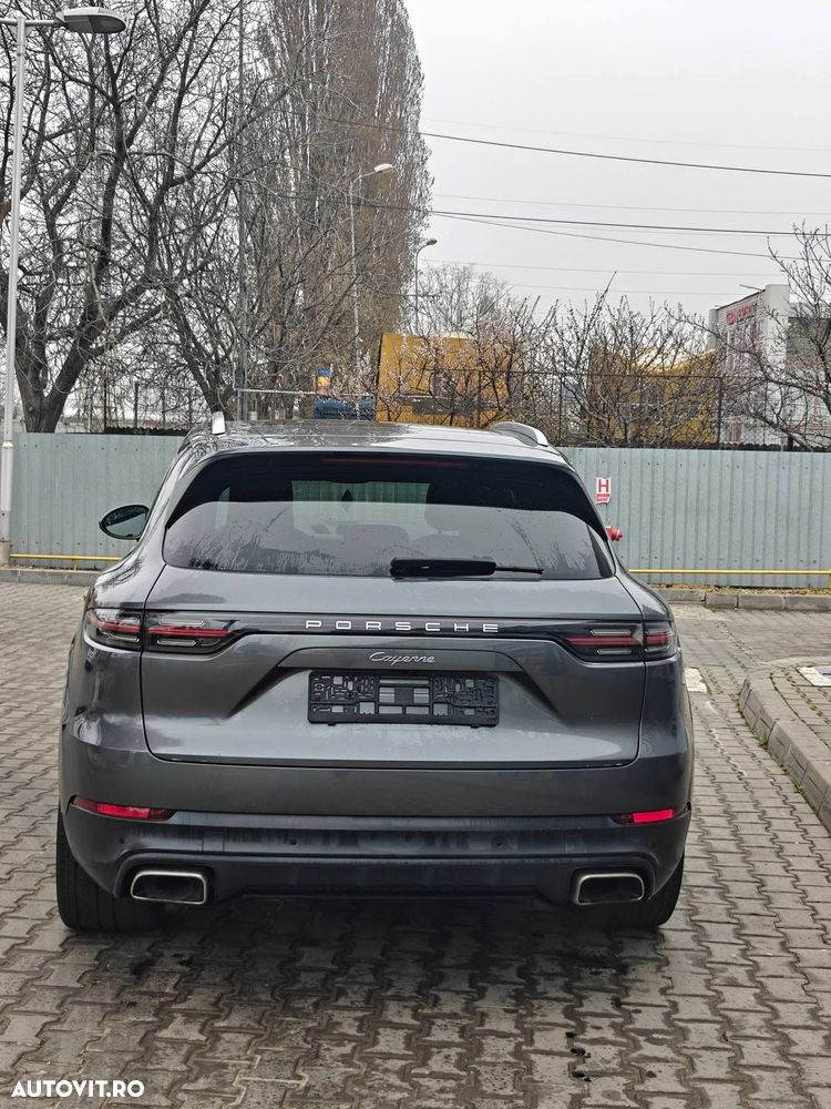 Porsche Cayenne - 5