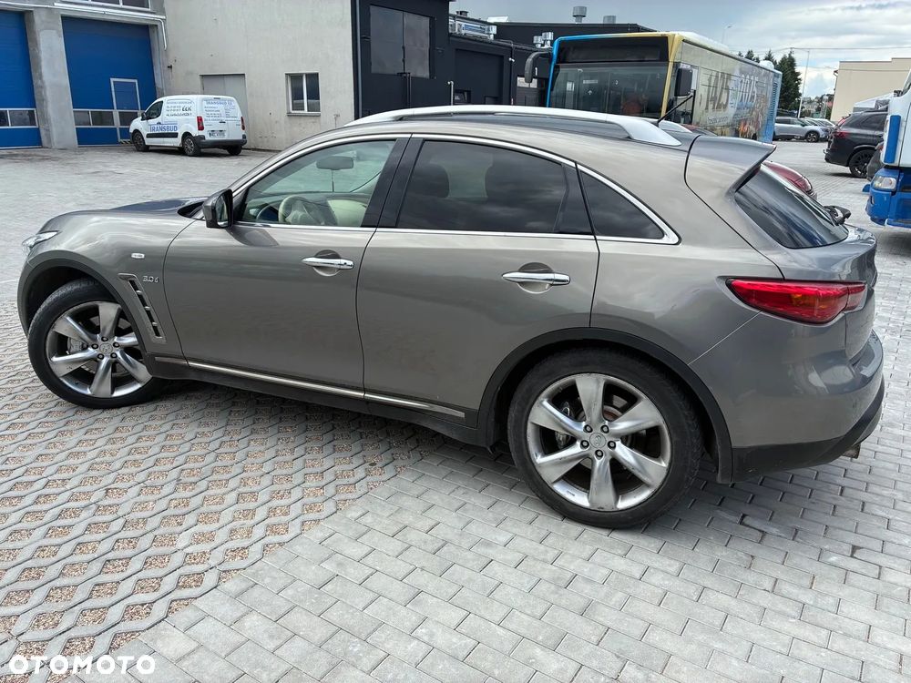 Infiniti Q70 3.0d S - 1