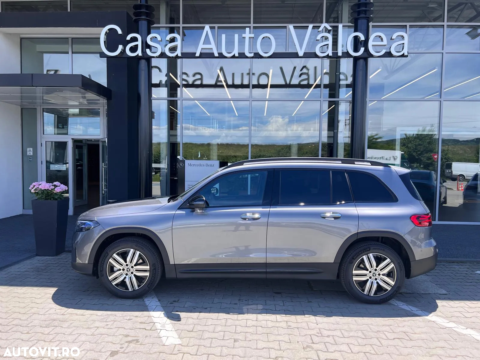Mercedes-Benz EQB 300 4MATIC - 2