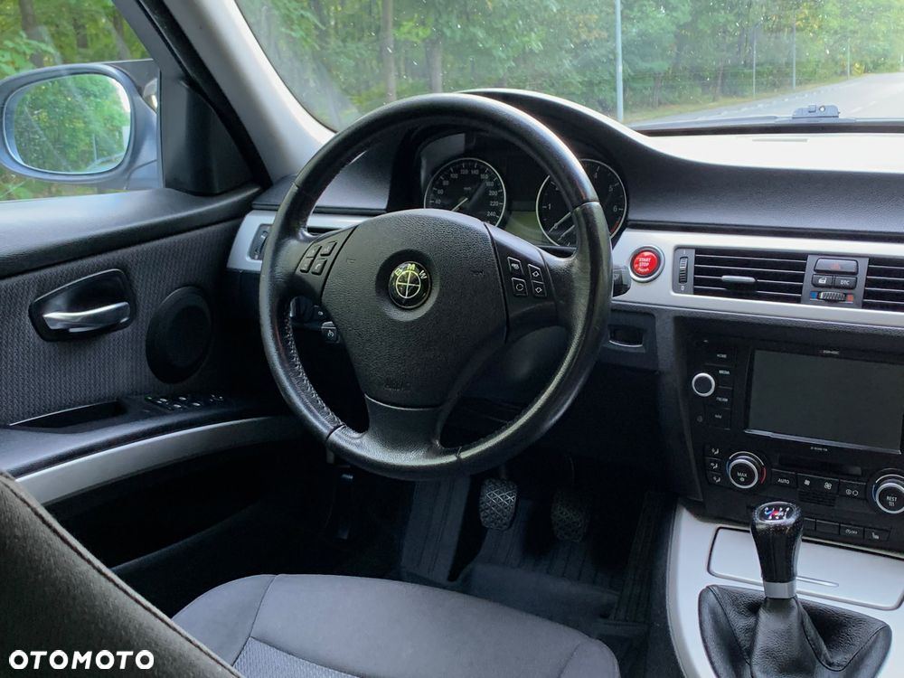 BMW Seria 3 318i Edition Exclusive - 18