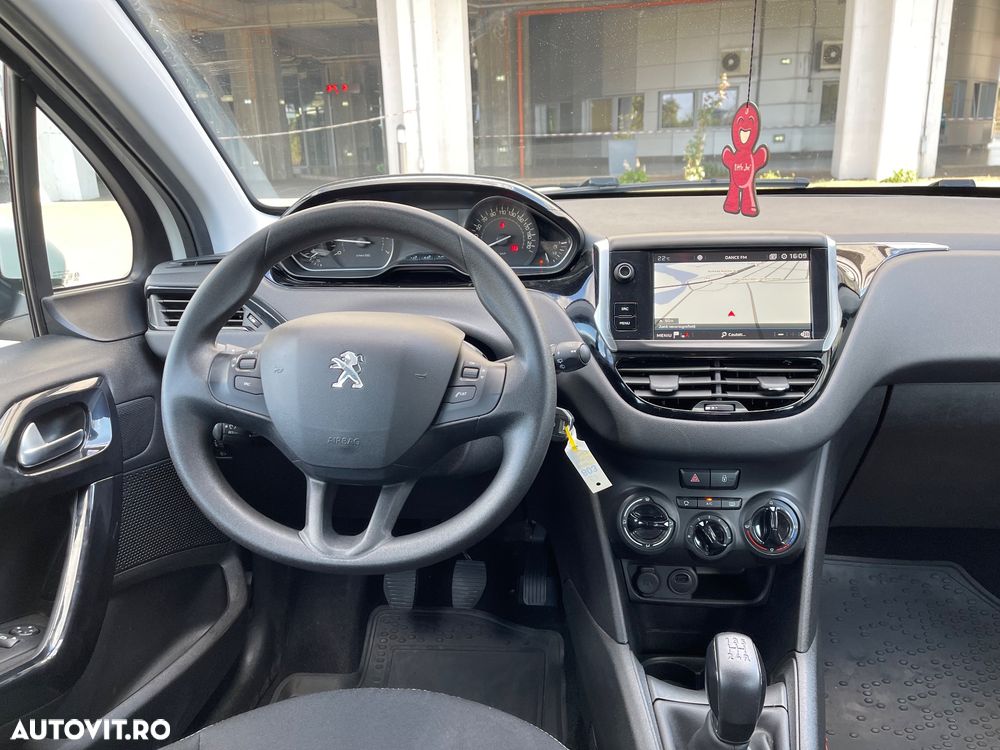 Peugeot 208 1.2 L PureTech Style - 8