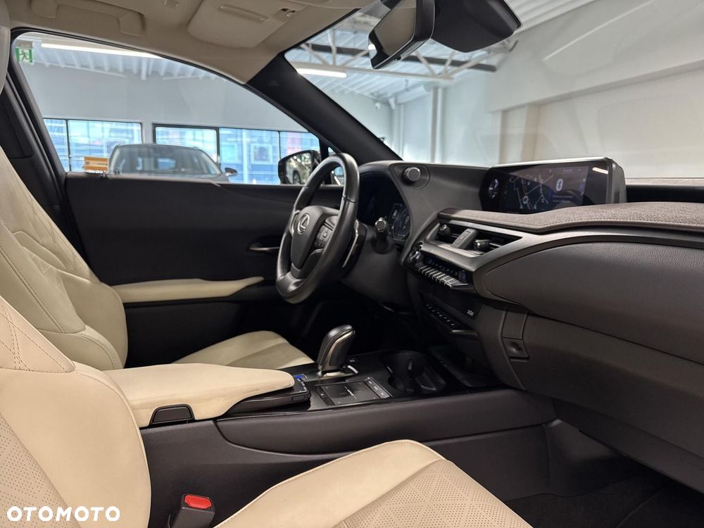 Lexus UX - 12