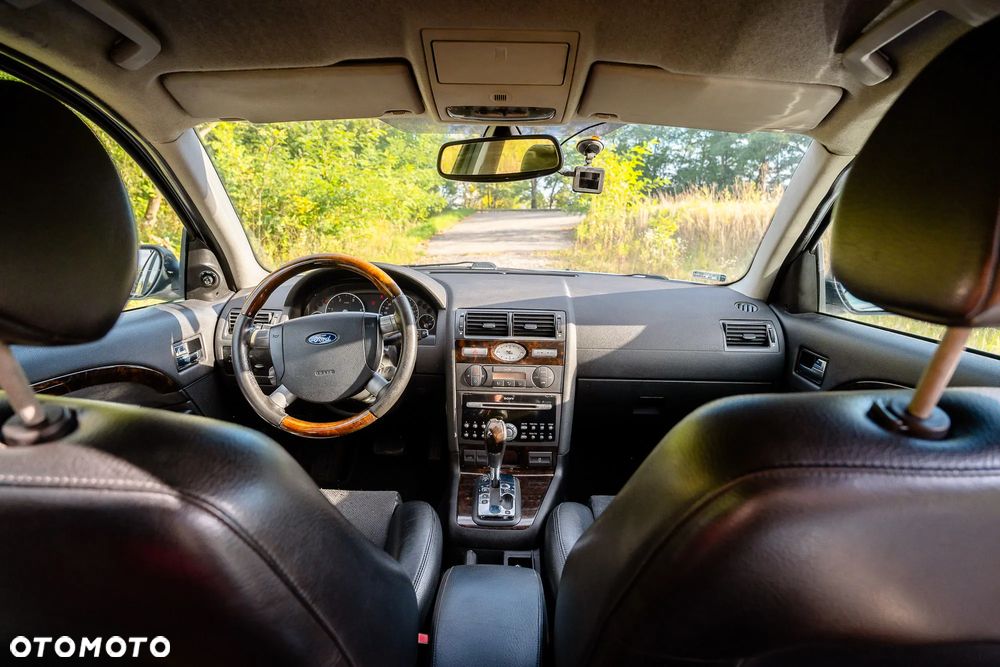 Ford Mondeo 2.0 TDCi Ghia - 13