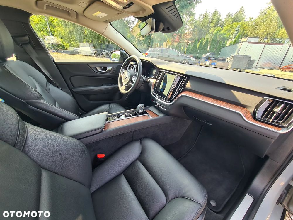 Volvo S60 B5 B AWD Plus Dark - 32