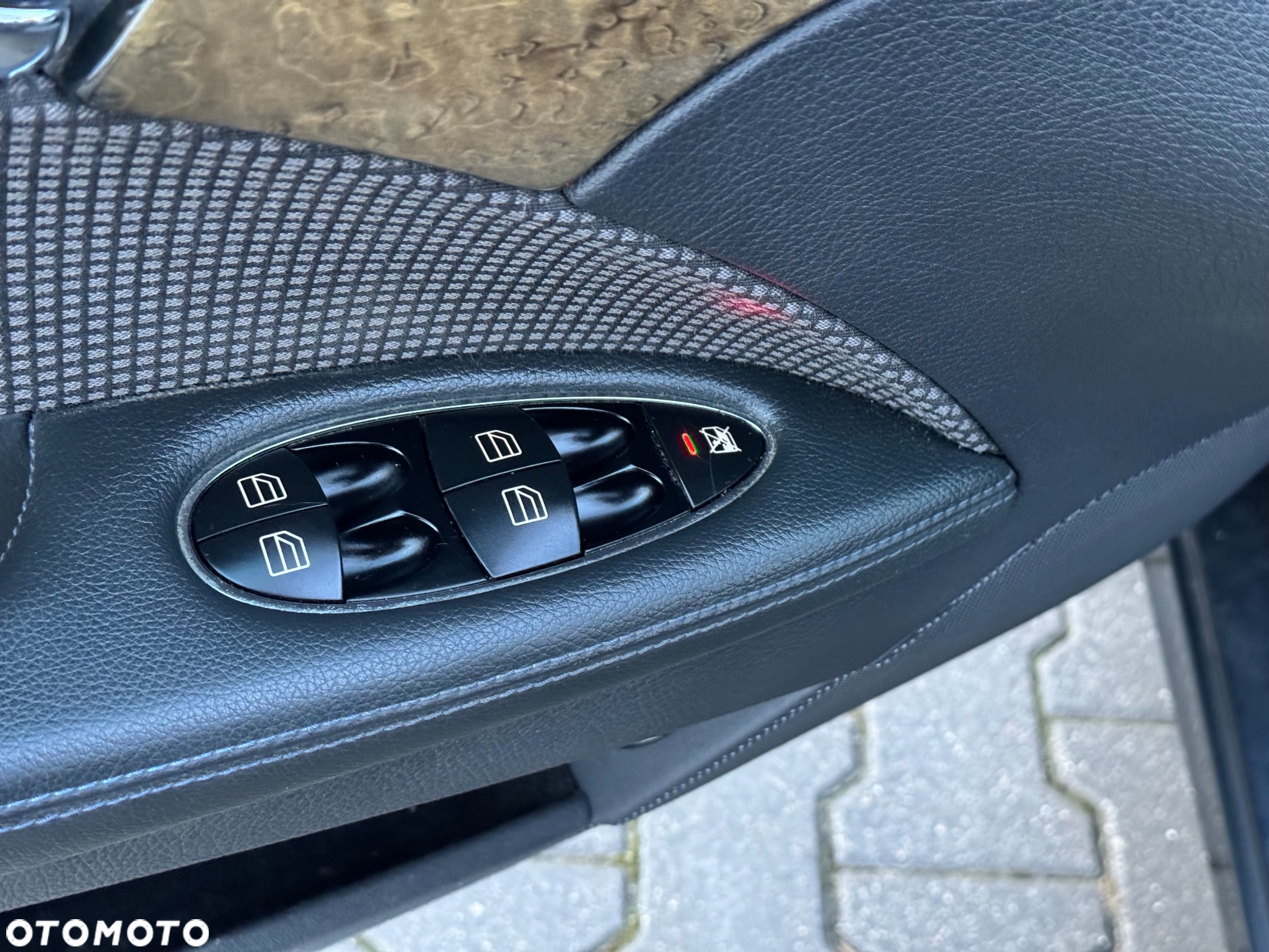 Mercedes-Benz Klasa E 200 T Kompressor Avantgarde Sport Edition - 25