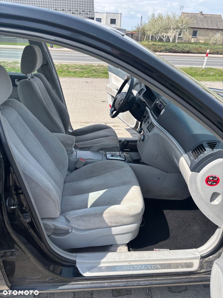 Hyundai Sonata - 11