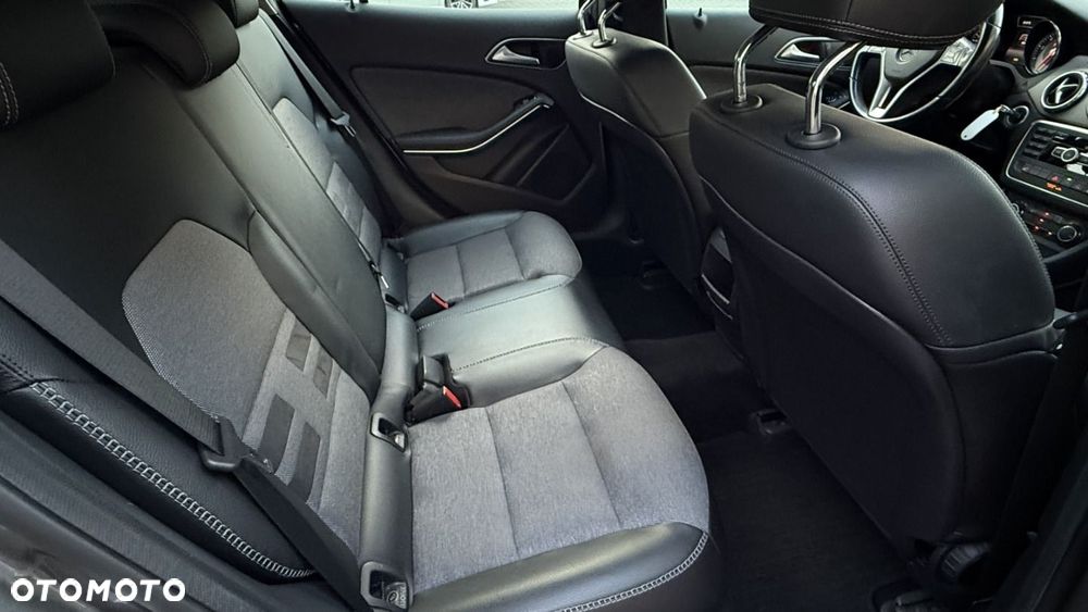 Mercedes-Benz GLA 200 Style - 32