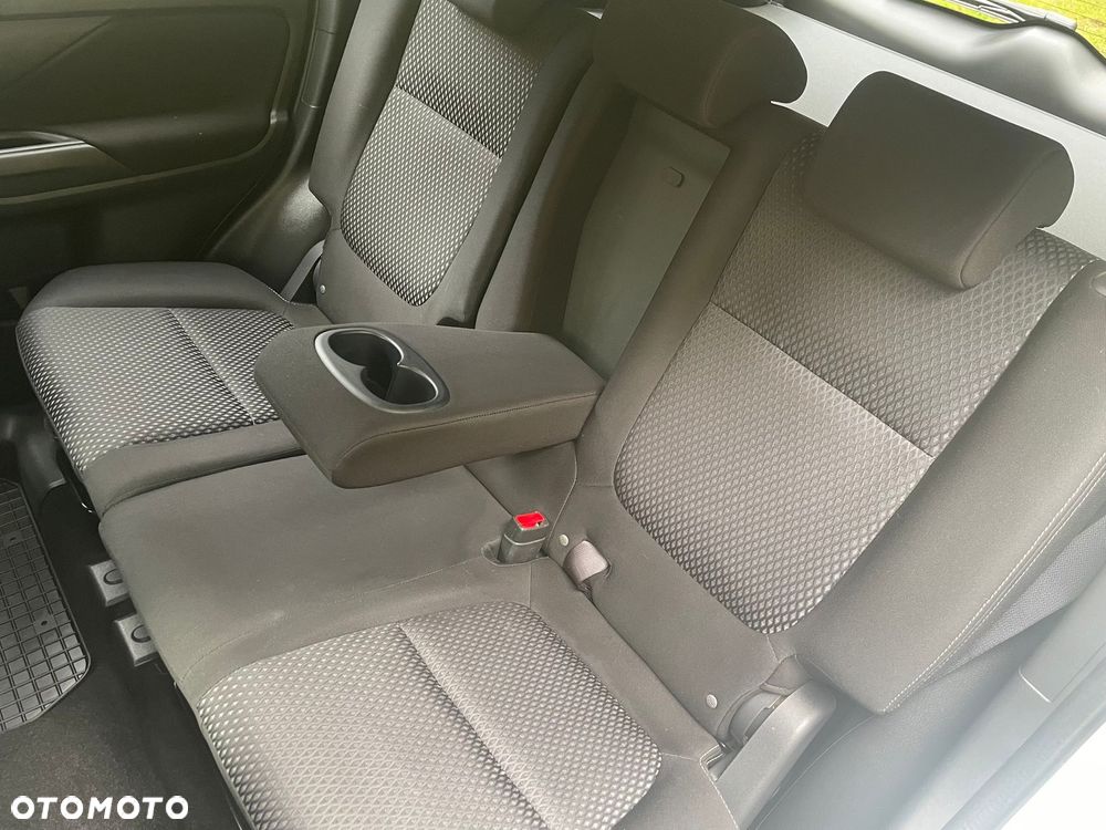 Mitsubishi Outlander 2.2 DI-D 4WD Automatik Edition 100+ - 14